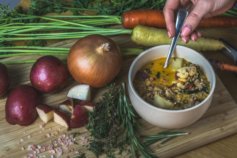 Beginner Guide to Using a Slow Cooker for Easy Meals